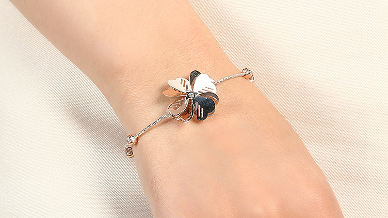 Lắc tay phối hoa ấn tượng